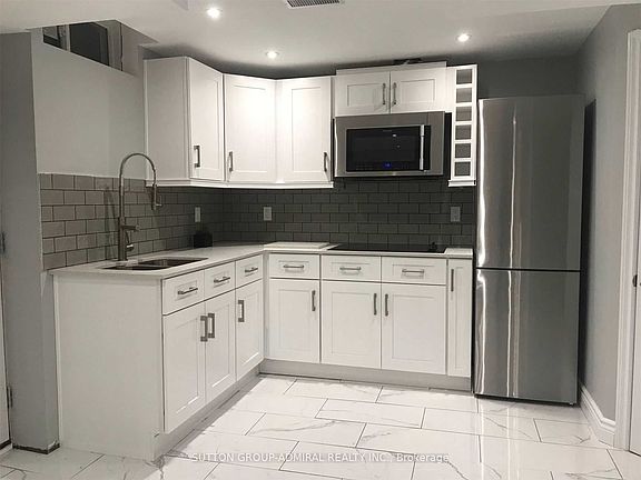 3rd image of 292 Ridgefield Cres