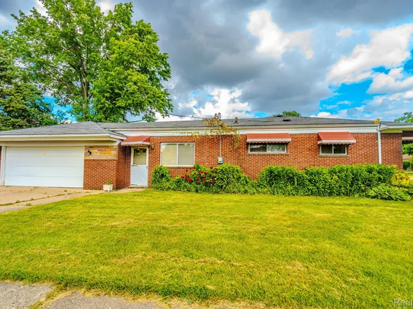 8215 Linda St, Warren, MI 48093