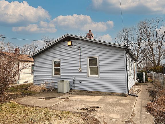 2nd image of 14924 S Richmond Ave