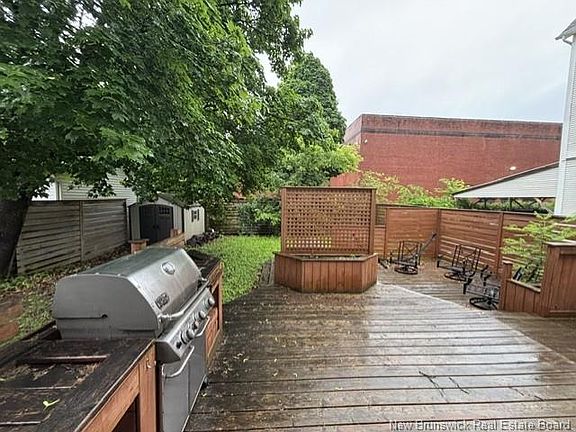 5th image of 180 Highfield St