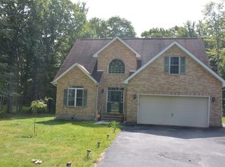 6135 Victoria Dr, Tobyhanna, PA 18466