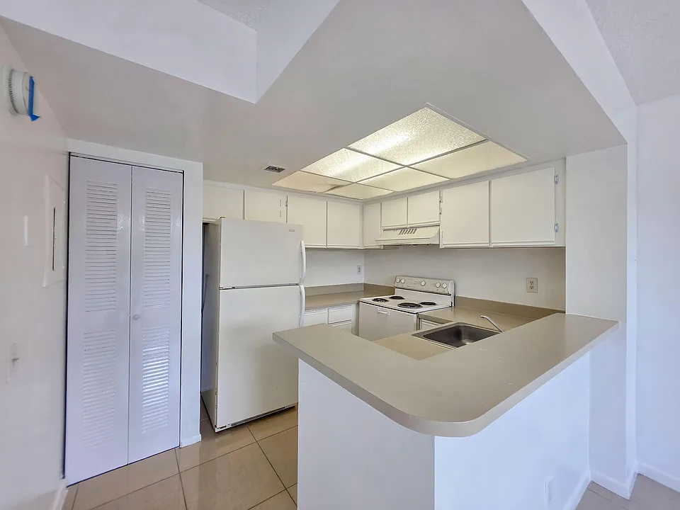 708 Executive Center Dr #12