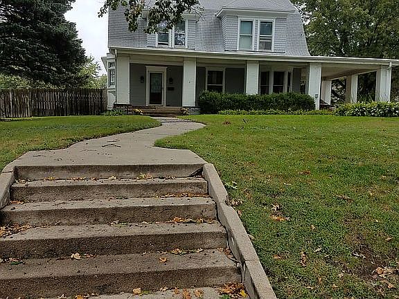 2nd image of 301 W Clarinda Ave