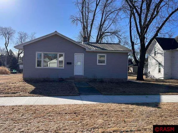 418 E 10th St, Blue Earth, MN 56013