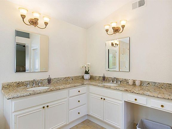 3rd image of 4985 Brookburn Dr