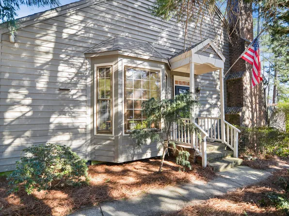 900 Albany Ct, Raleigh, NC 27615