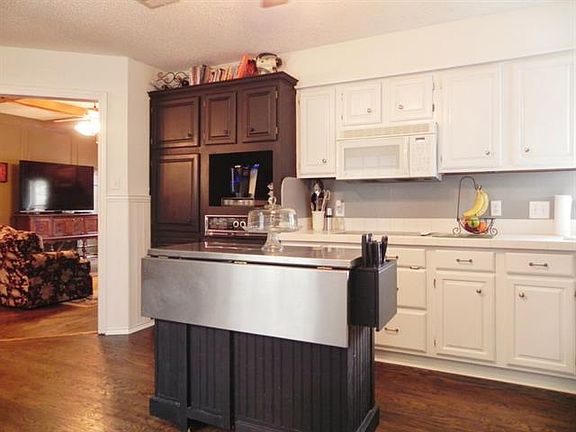 3rd image of 6001 Twinhill Dr