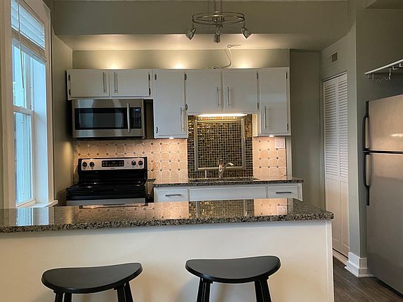 5th image of 1847 Walker St #2