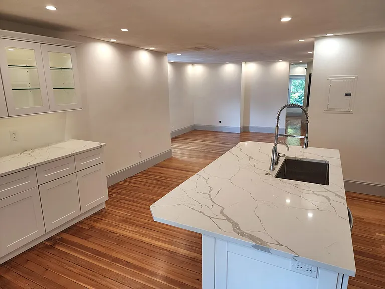 31 Aberdeen Rd #3 — Photo 2