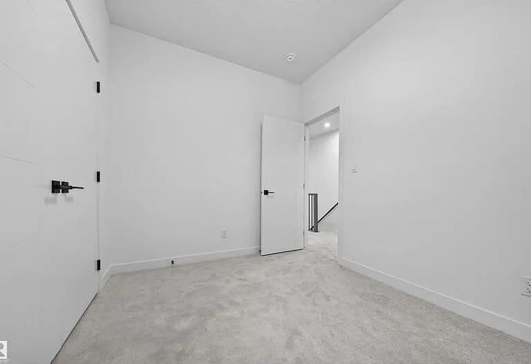 5213 104a St NW #MAIN — Photo 23