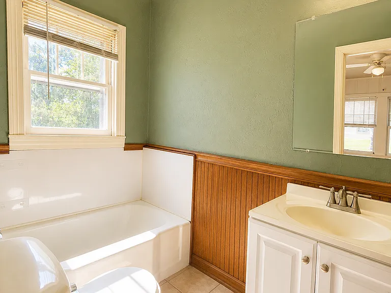 515 Ledoux St — Photo 12