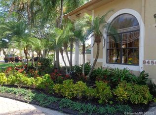 250 Palm Cir W APT 105, Hollywood, FL 33025