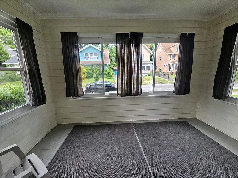 133 McKinley St — Photo 8