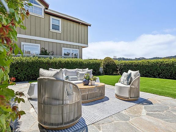 4th image of 5 Elizabeth Cir