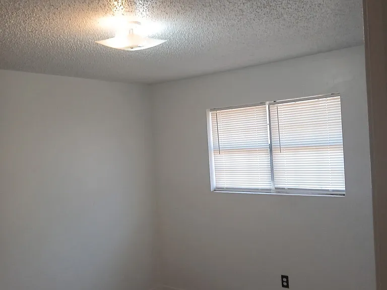1217 S Maddox Ave — Photo 8