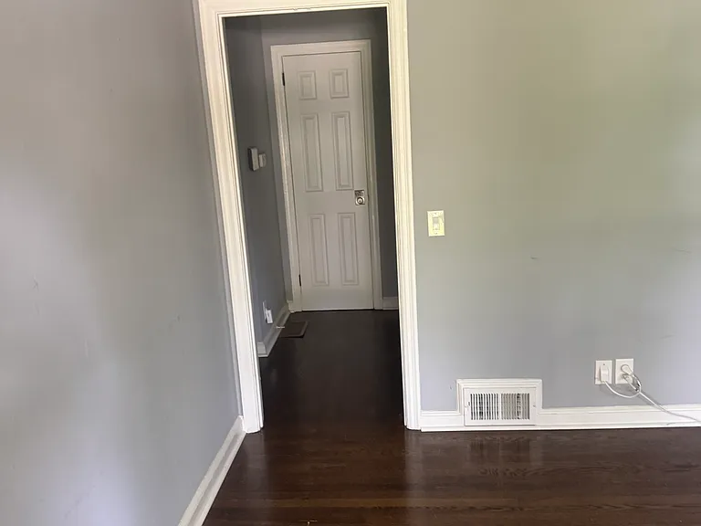 1385 Berkeley Ln — Photo 3