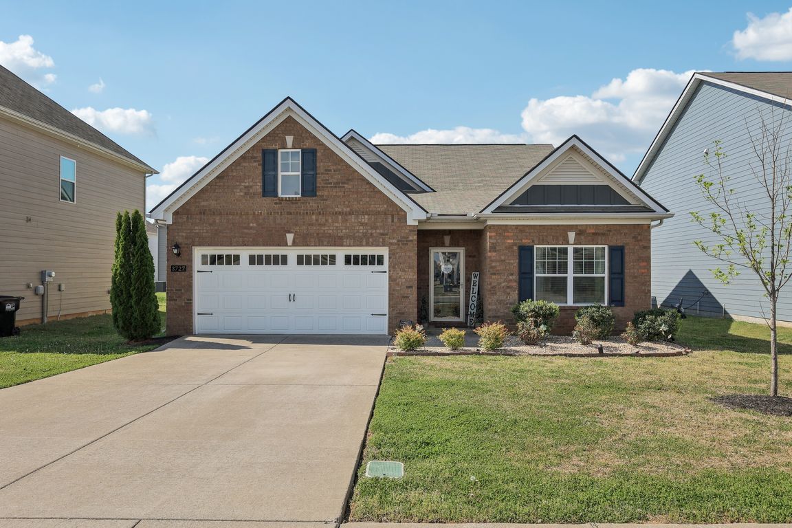Pelham Wood Dr-1904-001