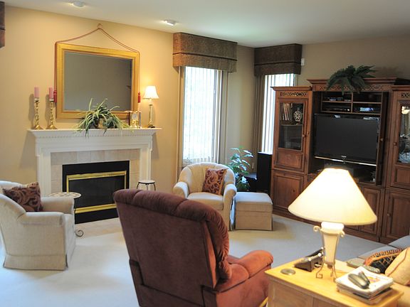 3rd image of 23703 Broadmoor Park Ln