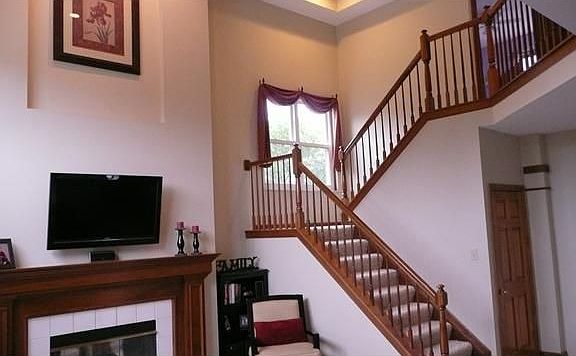3rd image of 827 Aldengate Dr