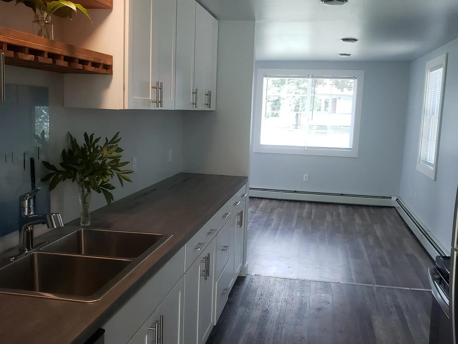 3 bed, 1100 sqft, $2,400 — Photo 3