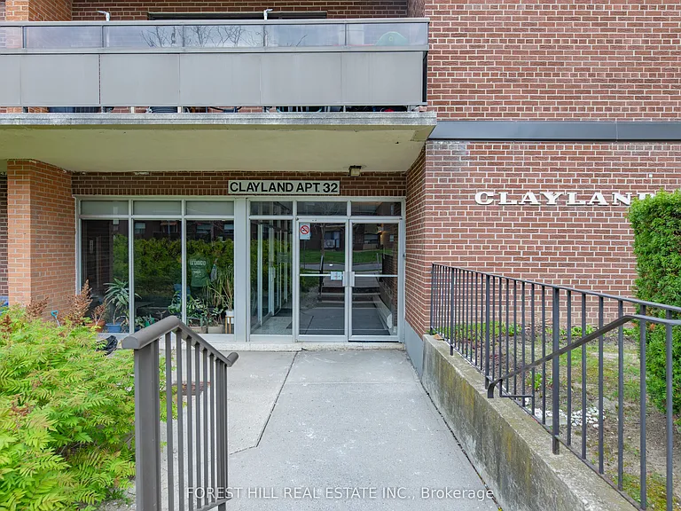 32 Clayland Dr #301 — Photo 2