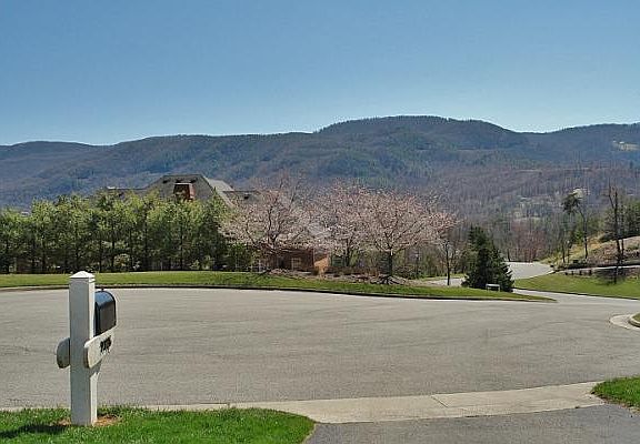 5th image of 1585 Strawberry Mountain Dr