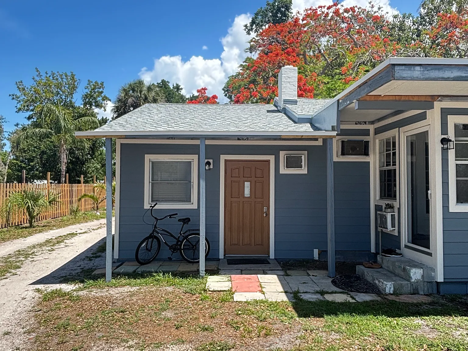 2107 Phillippi St — Photo 4