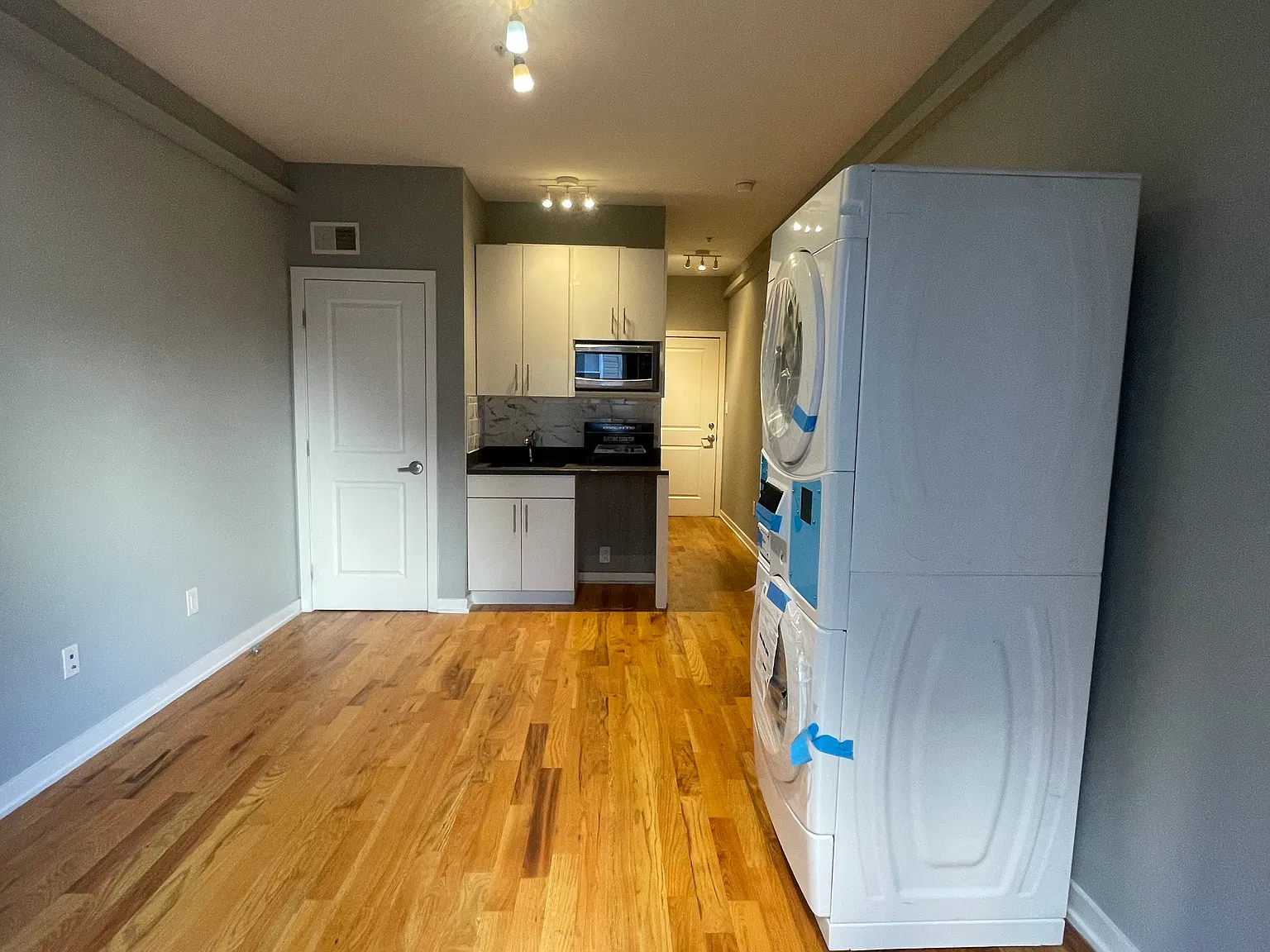 535 N Budd St — Photo 2
