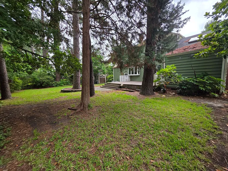 208 Regent Rd — Photo 31