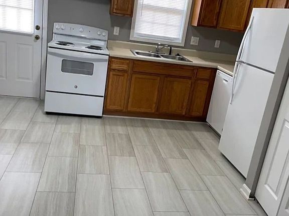 5th image of 11 Breezy Meadows Ln