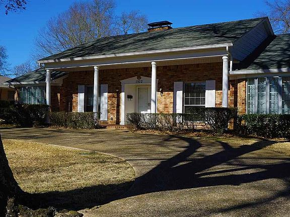2nd image of 1922 Sterling Dr
