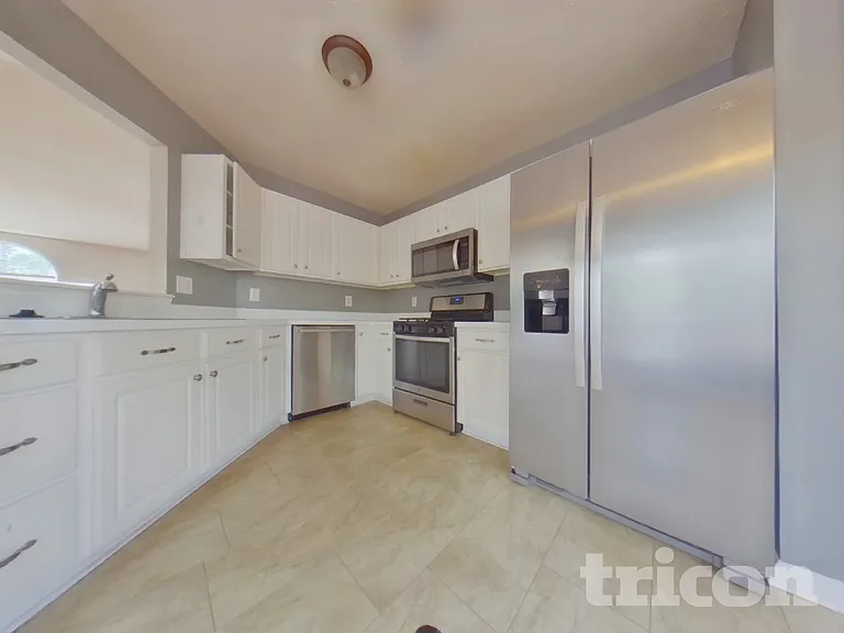 3020 Lake Park Ct — Photo 4