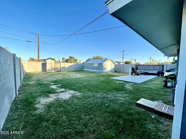 1100 N Brown Ave — Photo 15