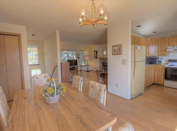 4th image of 12009 224th Avenue Ct E