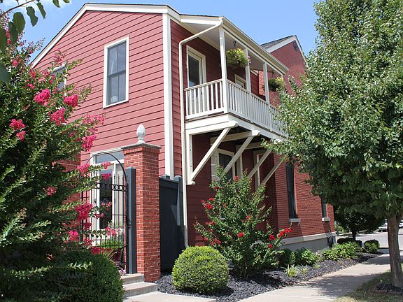 2nd story balcony/deck 
