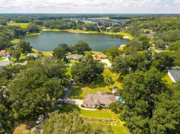 211 HANGING MOSS LANE, LADY LAKE, FL 32159