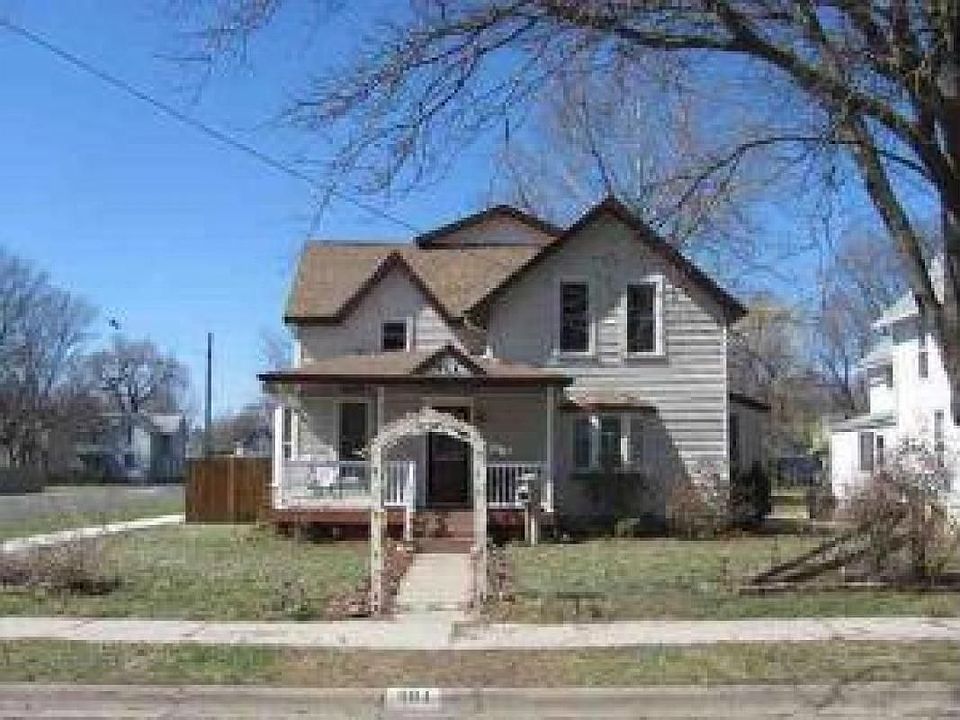2nd image of 901 2nd Ave
