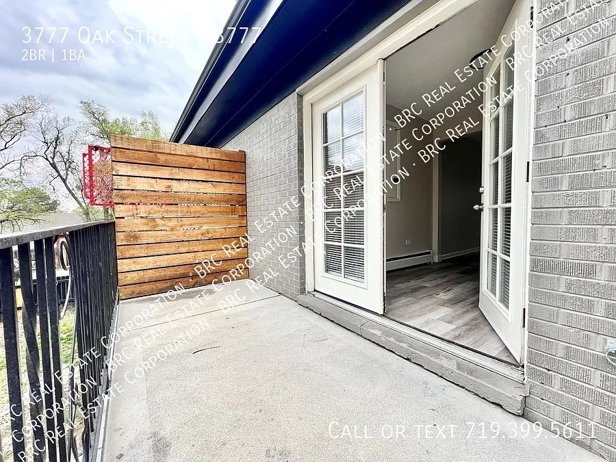 Building Photo - 3777 Oak St #3777