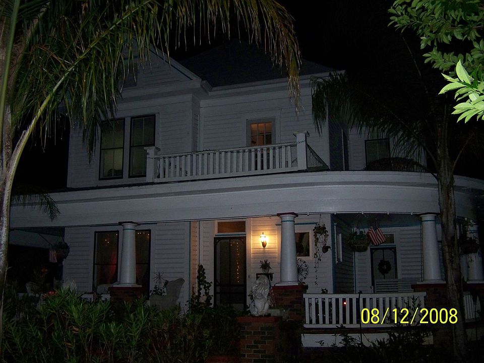100 yr. old 2 story Victorian Haunted House...