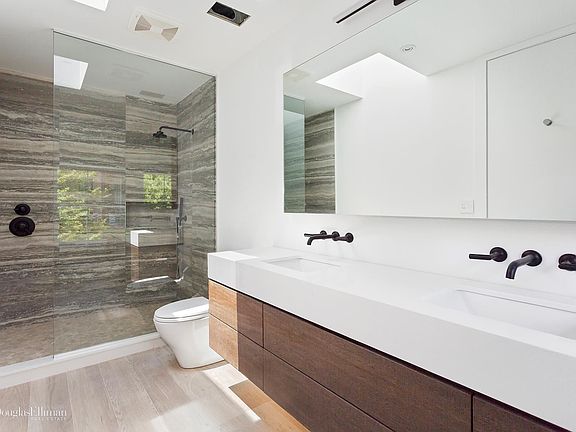 2nd image of 400 Grand Ave #2