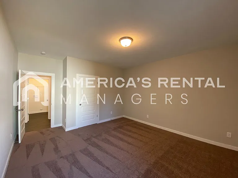 215 White Oak Cir — Photo 27