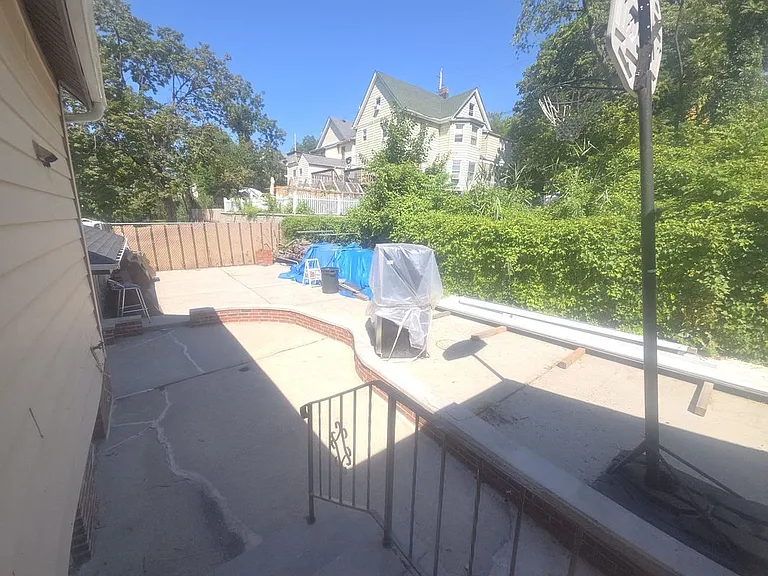 101 Maple St #HOUSE — Photo 17