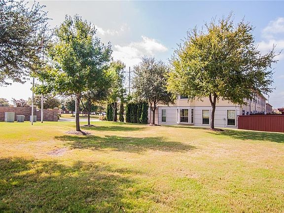 5th image of 305 Metropolitan Dr