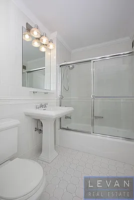 Rented by Levan Real Estate | media 10