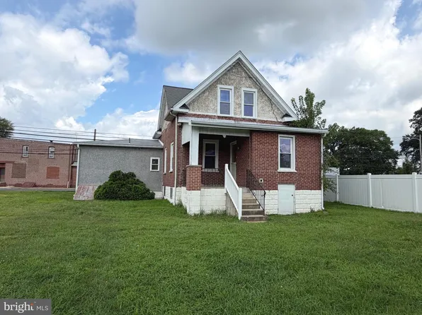 207 S Governor Printz Blvd, Essington, PA 19029