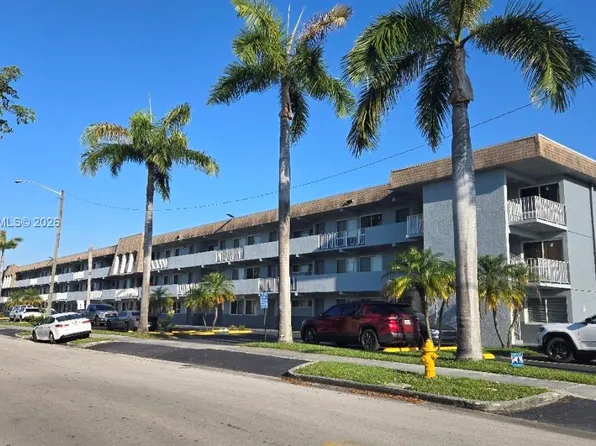 11005 SW 1st St, Sweetwater, FL