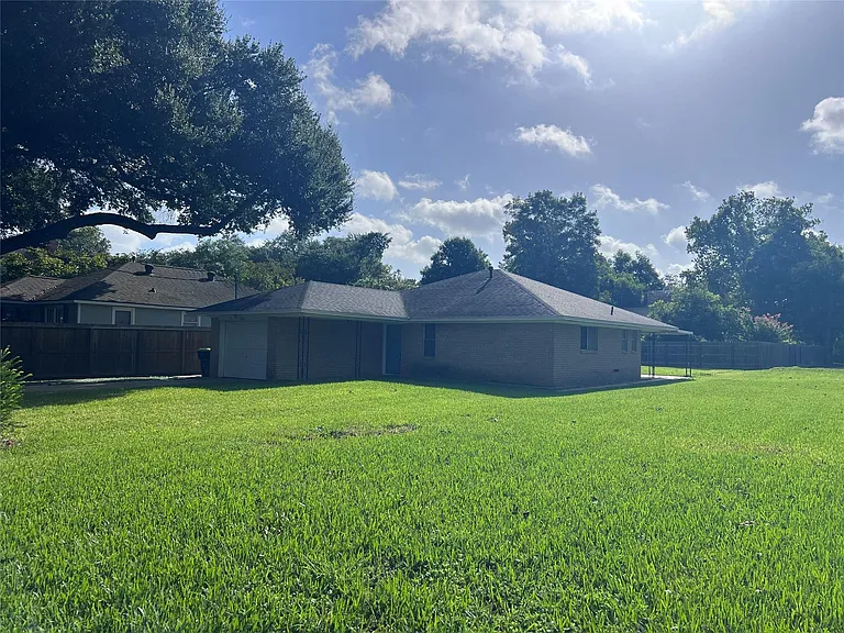 626 N Resident St — Photo 2