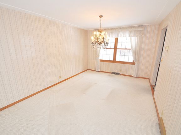 4th image of 3809 Lake Park Dr