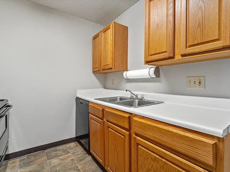 Stainless Steel Kitchen Sinks (in select homes)