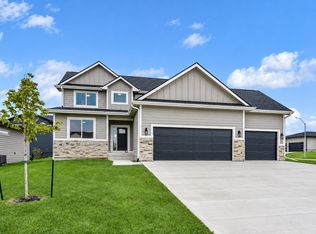 14311 Catalpa Dr, Urbandale, IA 50323